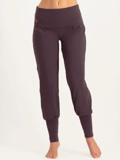 Devi Yoga Pants - Berry