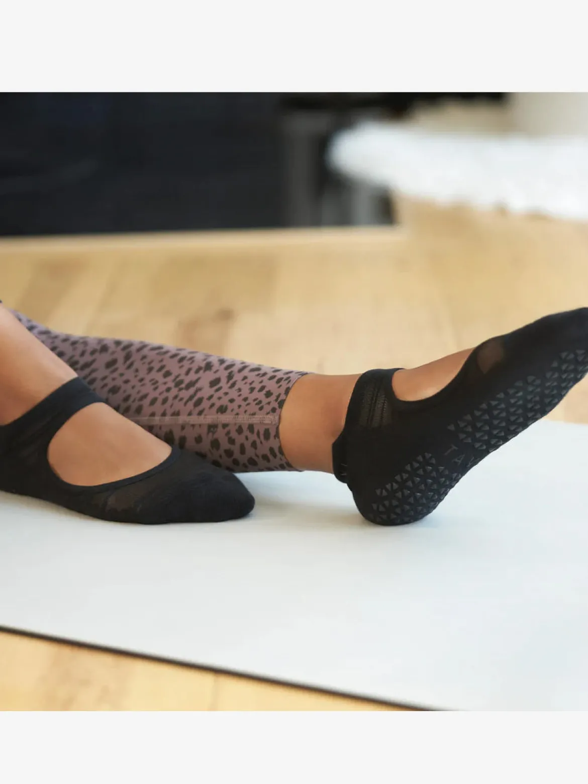 Emma Breeze Grip Socks - Ebony