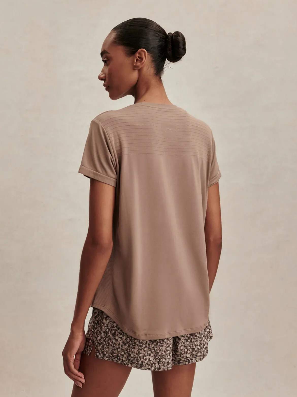 Saskia Seamless Longline Tee - Pine Bark