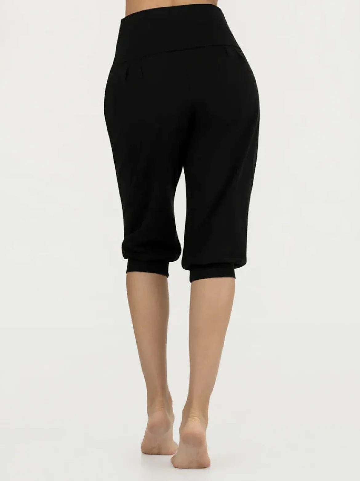 Sukha Capri Yoga Pants - Onyx Black